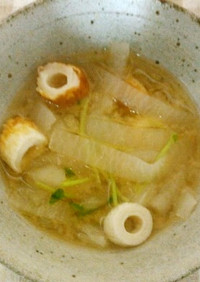 大根の太麺状切り入り味噌汁
