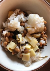 納豆と椎茸昆布・チーズの混ぜご飯