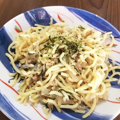 焼きそばの麺で和風パスタ（大葉大量消費）の写真