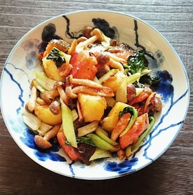 鮭と野菜のにんにくバター醤油炒め