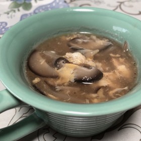 とろっとほっとするきのこのコンソメスープ