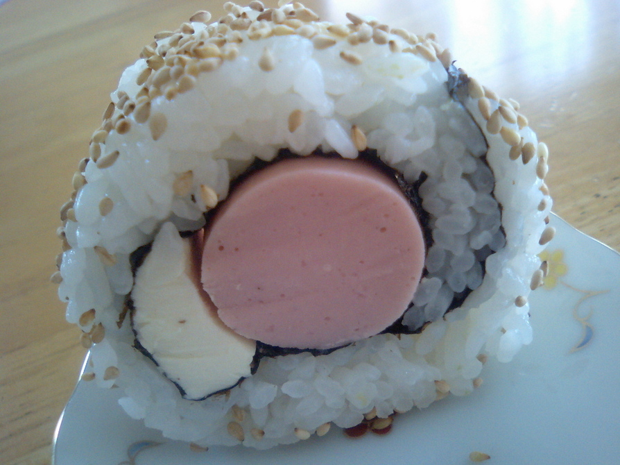 魚肉ソーセージとクリームチーズの巻き寿司の画像