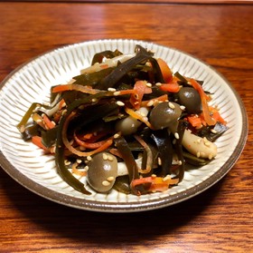 出汁を取った昆布と人参の佃煮風旨煮