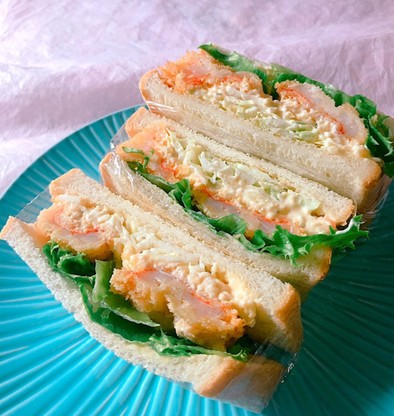 朝食に！海老フライタルタルサンドイッチの写真