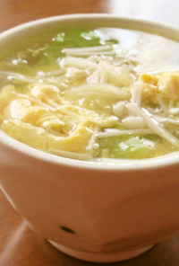 えのき茸とレタスのふんわり卵スープ