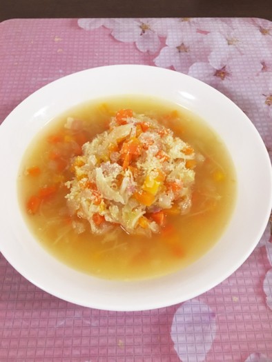 千切りキャベツの野菜スープの写真