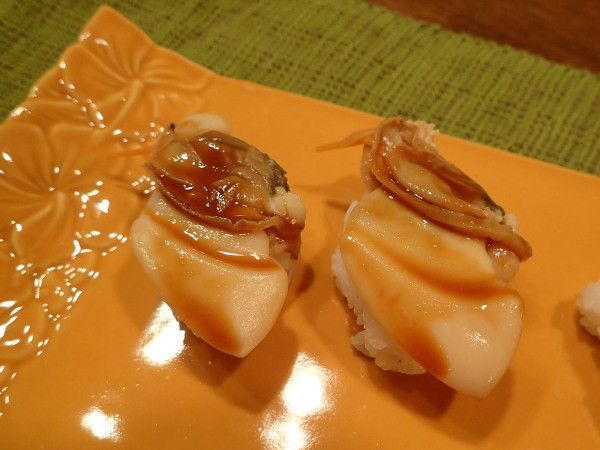 煮姫貝（シロガイ、サラガイ）の握りの画像