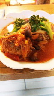 キノコたっぷり煮込みハンバーグの写真