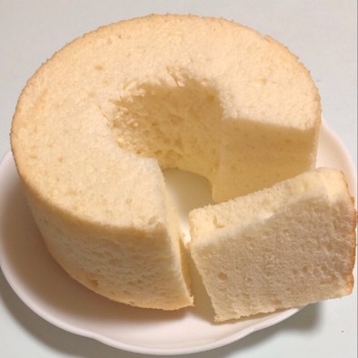 卵白消費(卵黄無し)のシフォンケーキの写真