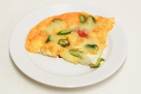 夏野菜てんこもり卵ピザ