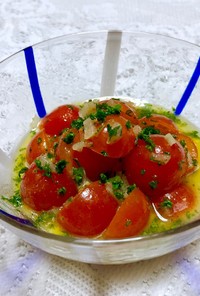 トマトのシンプル玉ねぎドレッシングサラダ