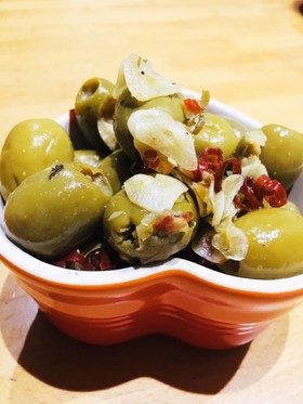 スペイン バルで食べるオリーブ