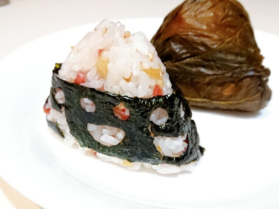 カリカリ梅×高菜のおにぎりの画像