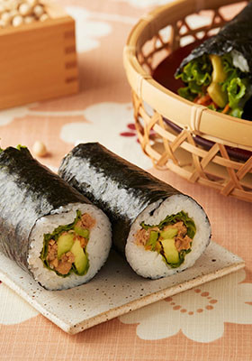 大豆甘辛そぼろとたっぷり野菜の恵方巻き