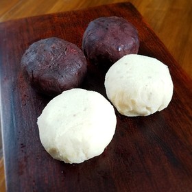 白花豆と小豆餡のおはぎ黒大豆きな粉かけ