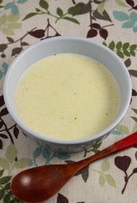簡単！ブロッコリーの茎のチーズスープ