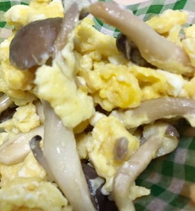 簡単☆しめじと卵のバター醤油炒め
