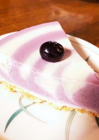 縞々模様のブルーベリーレアチーズケーキ