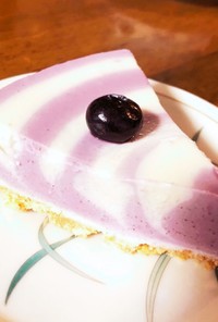 縞々模様のブルーベリーレアチーズケーキ