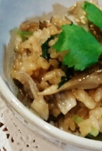 舞茸と三つ葉の炊き込みご飯(土鍋使用)