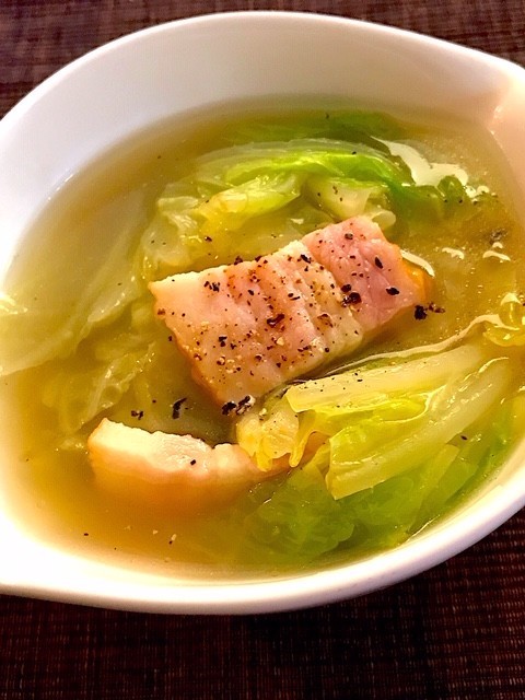 白菜とベーコンのコンソメスープ