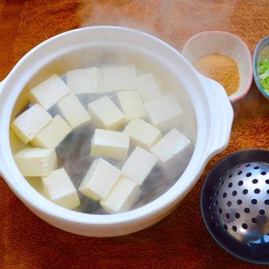 基本的な湯豆腐の写真