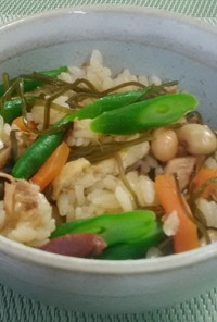 ツナ昆布・豆野菜　旨味満点の炊き込みご飯