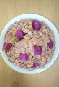 100%押し麦の豆味噌紫芋麦飯