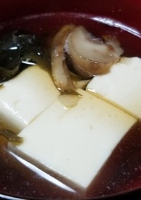 ナガエノスギタケと豆腐、ごぼうのお吸い物