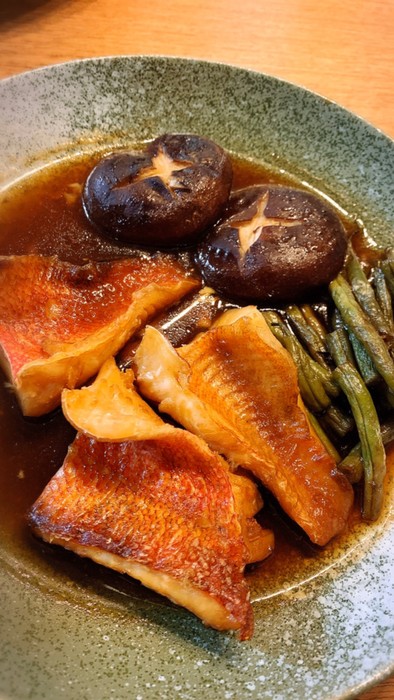 赤魚の煮付け（椎茸いんげん添え）の写真