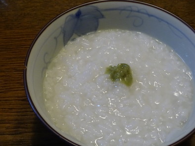 生米で作る普通のお粥の写真
