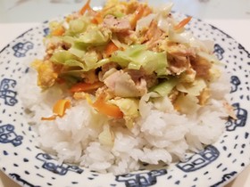 ツナキャベ卵丼