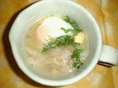 温泉卵のワンタンスープの写真