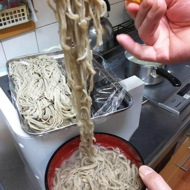 ヌードルメーカー失敗しない１００ 蕎麦２ レシピ 作り方 By 週末のケンケンパパ クックパッド 簡単おいしいみんなのレシピが352万品