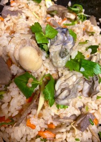 麺つゆで簡単★牡蠣とホタテの炊き込みご飯