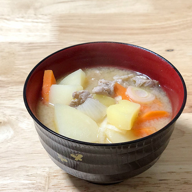 じゃがいもの食べ応え 具だくさん簡単豚汁 レシピ 作り方 By ひとりカンパニー クックパッド 簡単おいしいみんなのレシピが373万品