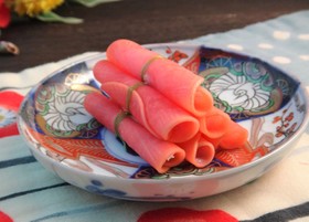 紅芯大根甘酢漬けの可愛い箸休め