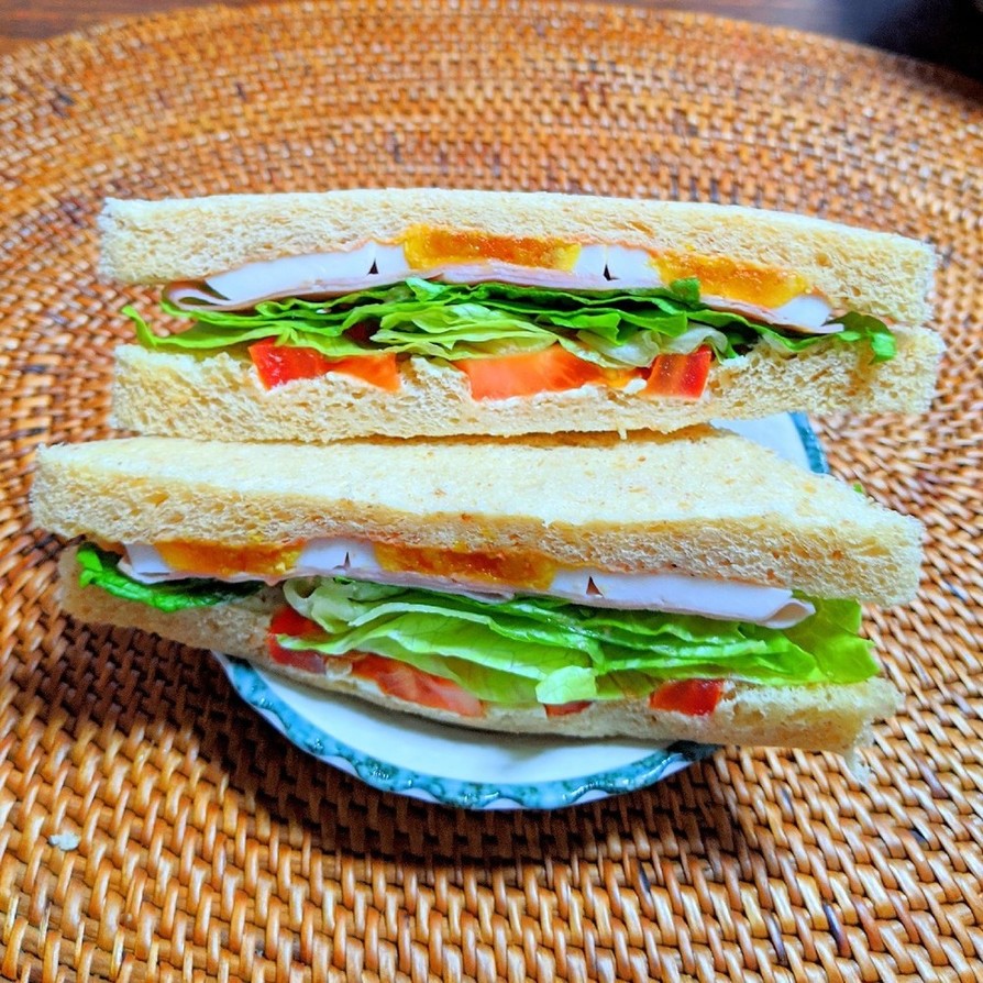 彩りミックス野菜サンドイッチの画像