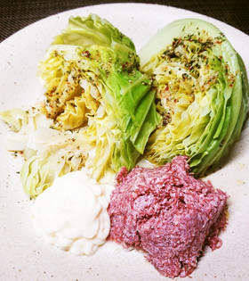 簡単!蒸しキャベツのコーンビーフ添え♪