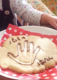 手形クッキー　赤ちゃんと作れます