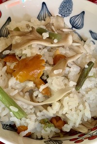 舞茸と山菜の炊き込みご飯