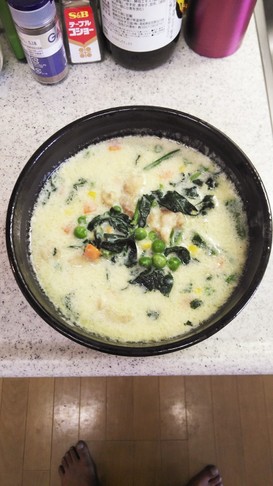 胃に優しい具だくさんの牛乳コンソメスープ