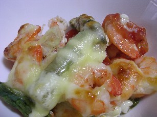 海老とアスパラのトマトチーズ焼きの画像