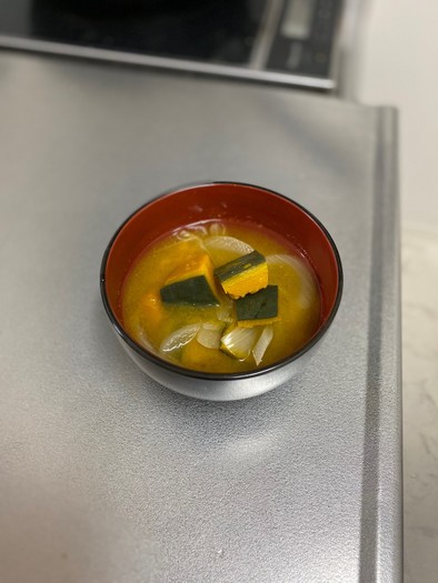 カボチャと玉葱の味噌汁の写真