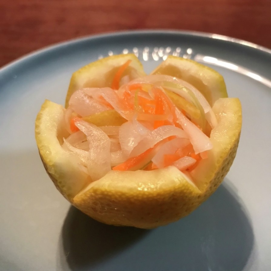 酢玉ねぎ（にんじん、レモンの皮入り）の画像