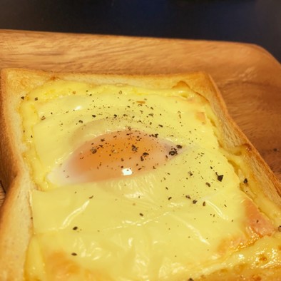 簡単朝ごはん☆半熟マヨたまチーズトーストの写真
