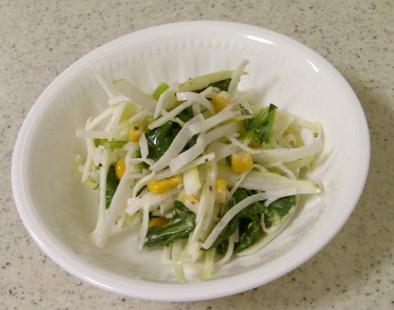 大根とかき菜のサラダの写真