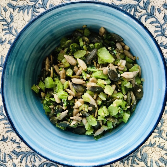 ケールの茎と種たっぷりの常備菜 レシピ 作り方 By ラマンマディラーラ クックパッド ケールの茎と種たっぷりの常備菜 レシピ 作り方 By ラマンマディラーラ クックパッド