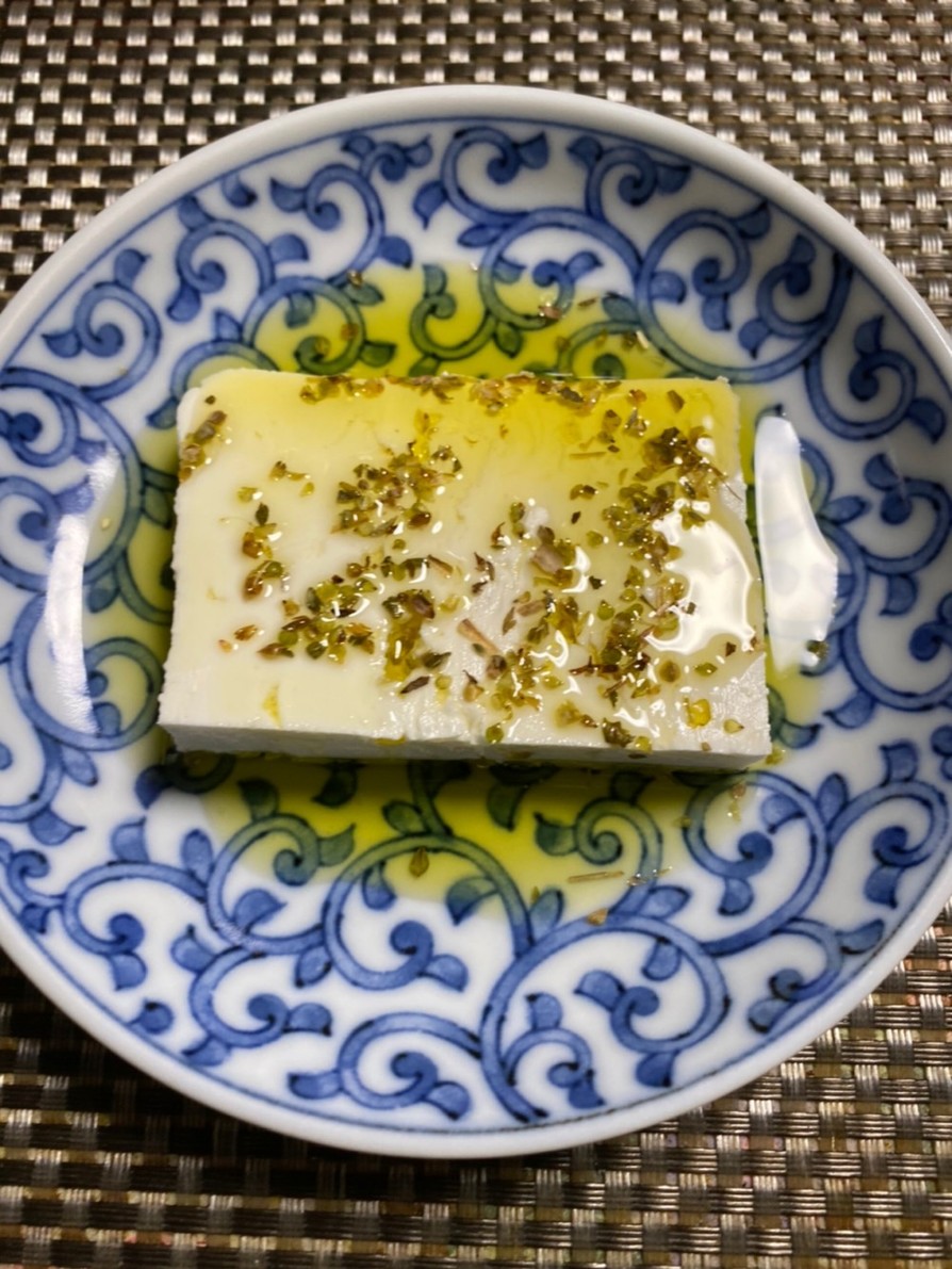 メキシカンビーンズスープ、クリスピーフェタチーズのトルティーヤ添え レシピ