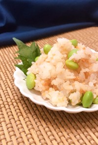 鮭フレークと枝豆の混ぜご飯